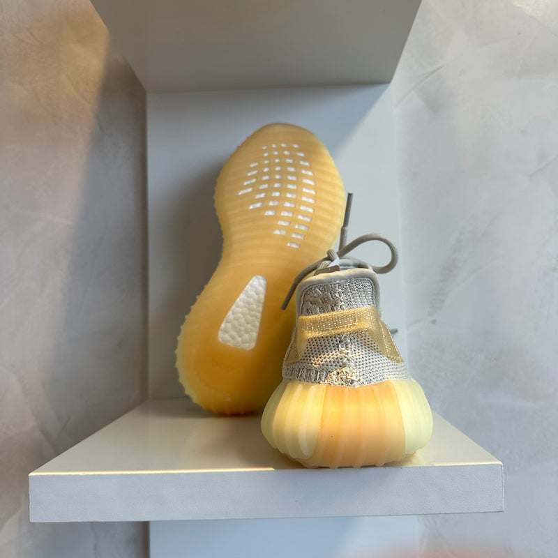 Ad Yeezy Boost 350 V2 Light