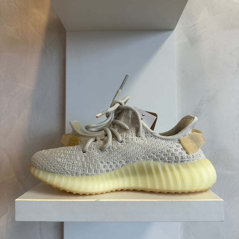 Ad Yeezy Boost 350 V2 Light