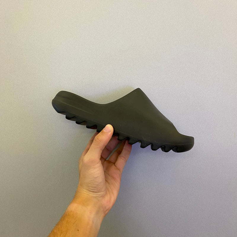 Ad Yeezy Slide Onyx (Pronta Entrega)
