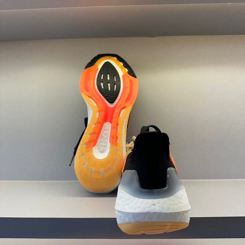 AD Ultraboost 22 Black Turbo Flash Orange