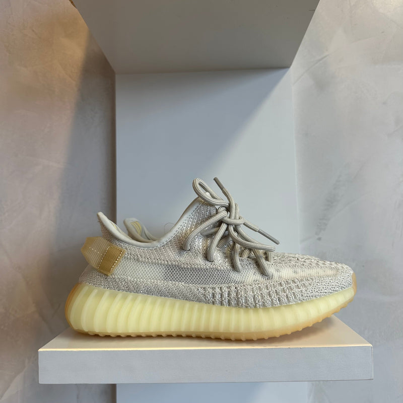 Ad Yeezy Boost 350 V2 Light