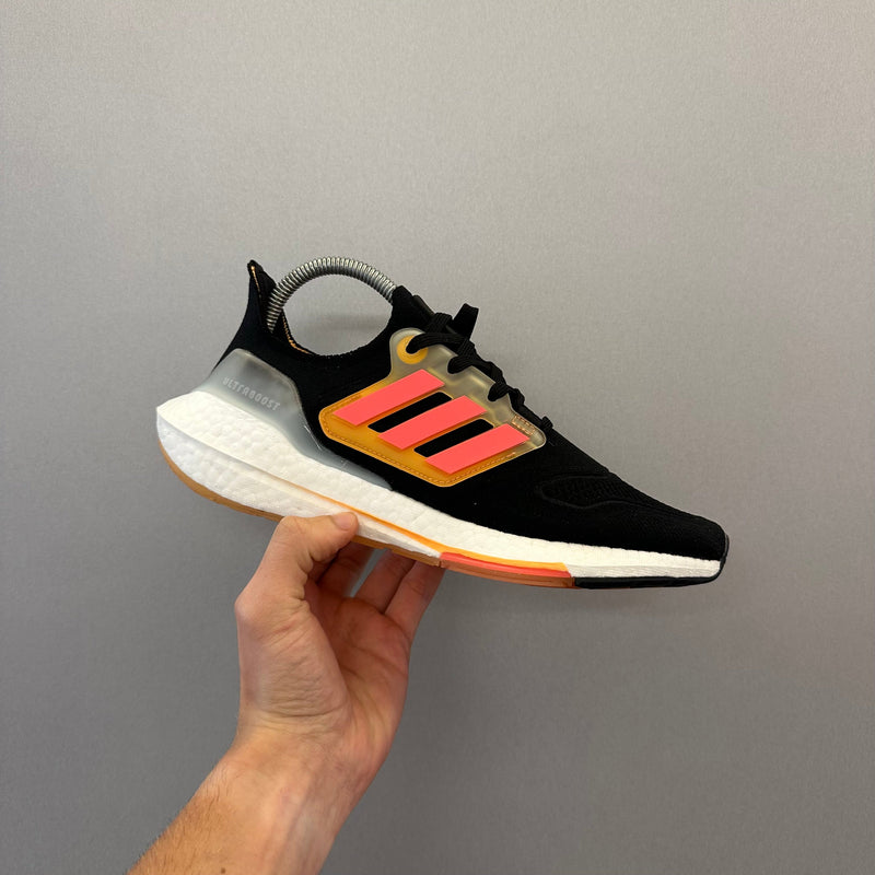 AD Ultraboost 22 Black Turbo Flash Orange
