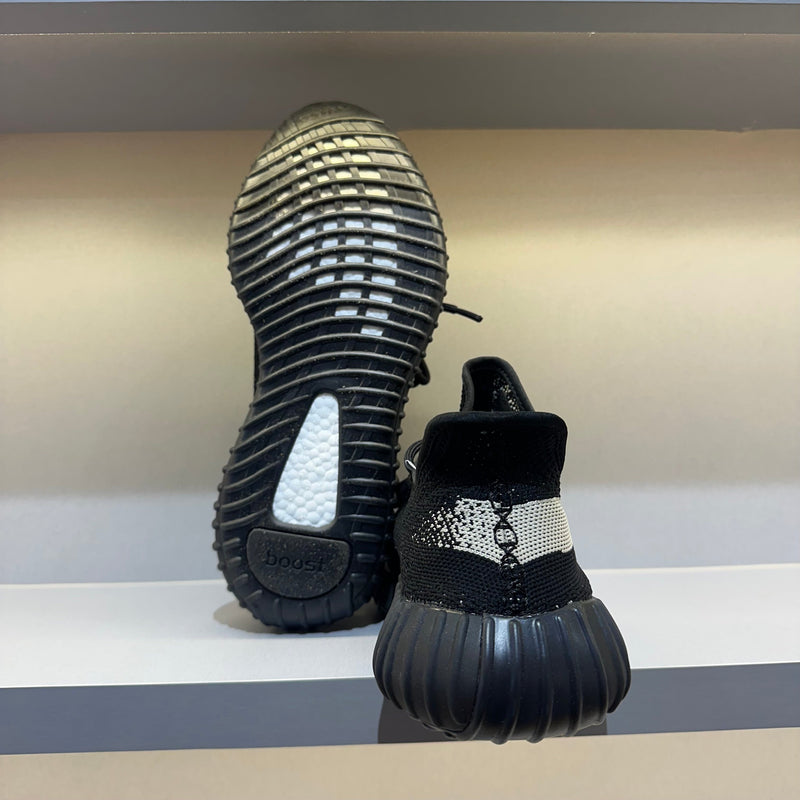 AD Yeezy Boost 350 V2 Oreo