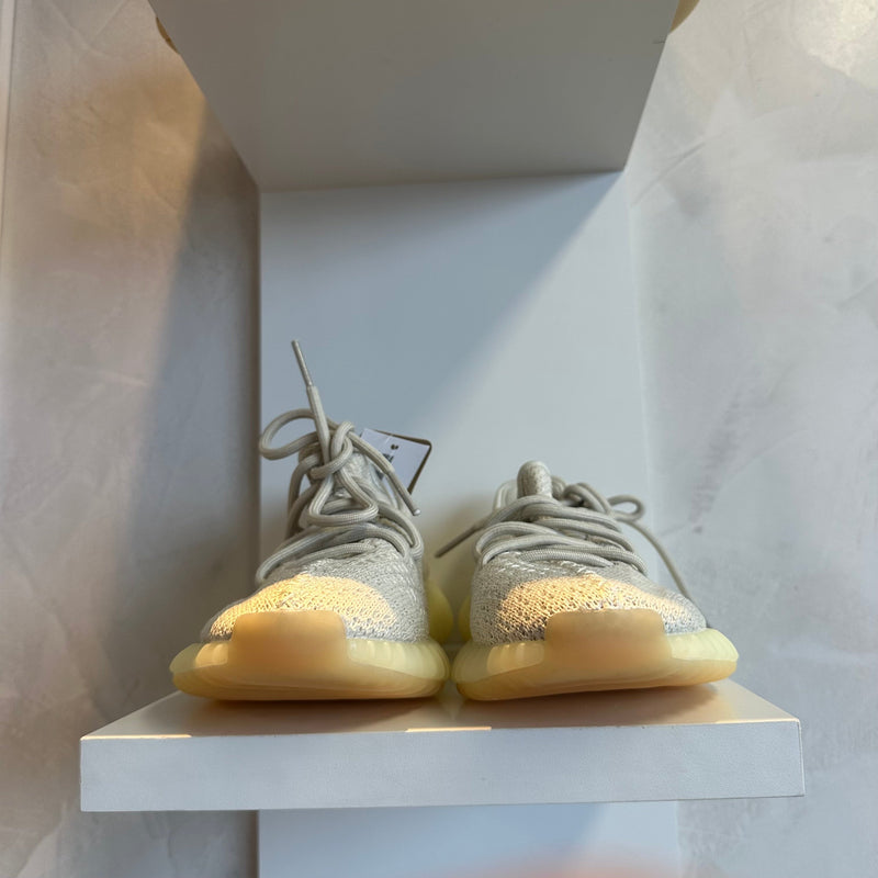 Ad Yeezy Boost 350 V2 Light